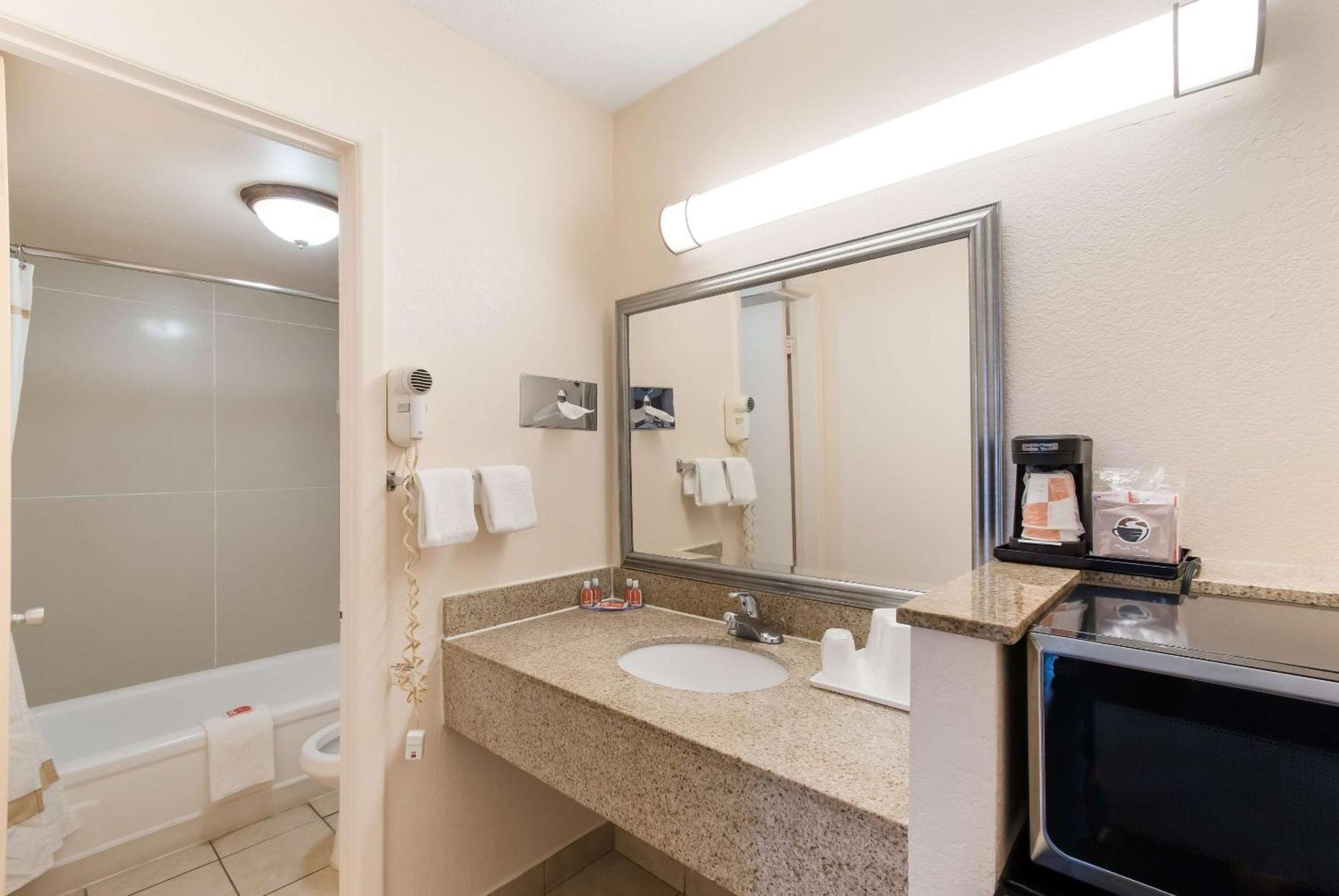 Econo Lodge North Вашингтон Экстерьер фото
